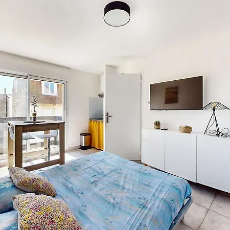 Lovely In Apartment *