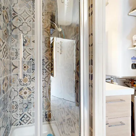 Lovely In Apartment *